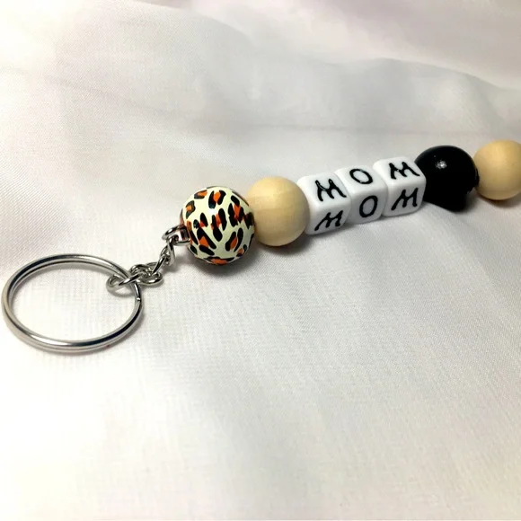 MOM Keychain 💜 - Picture 1 of 6